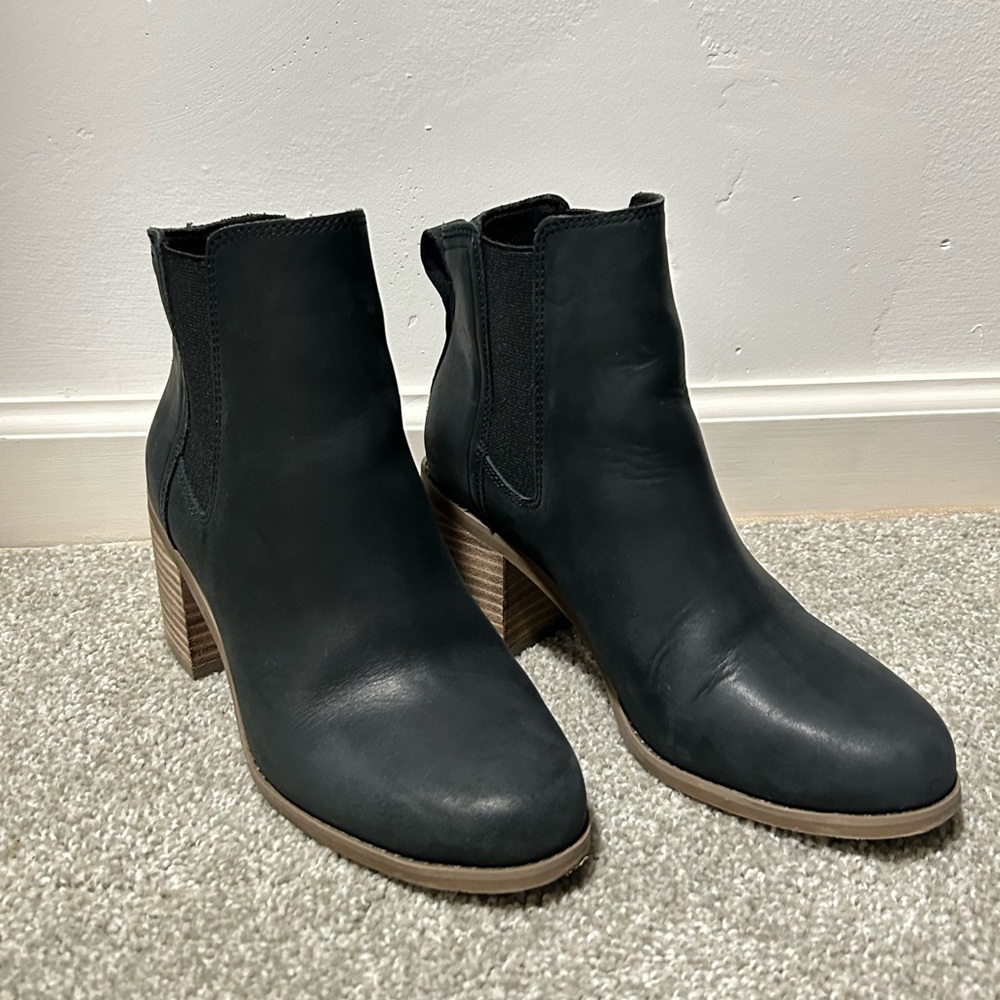 TOMS Evelyn Leather Chelsea Boot, size 6.5